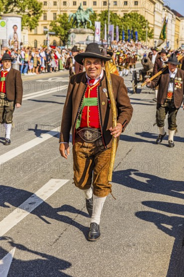Trachtenverein Letztes Aufgebot 1809 Söllandl, from Söll in Tyrol, Trachten- und Schützenzug,