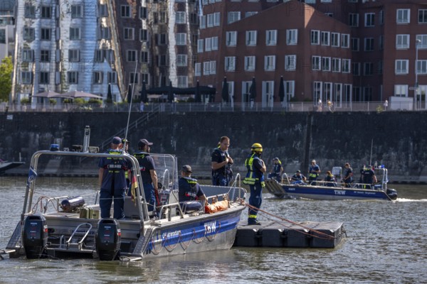 Transport of a floating platform with the jet-float system, this can be used as a work platform,