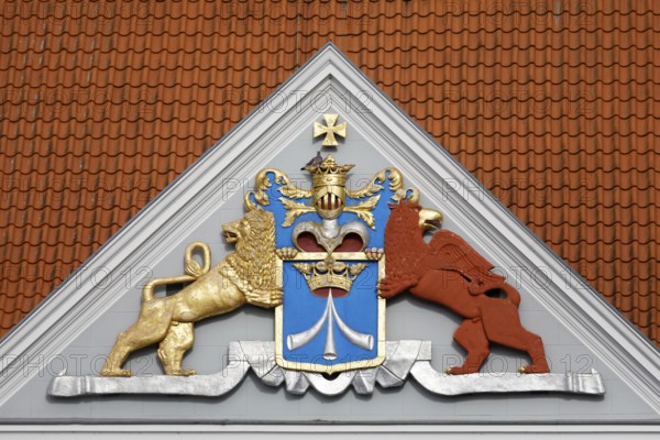 Gable with coat of arms of Swedish Pomerania on the Commandantenhus, Alter Markt 14, north side,