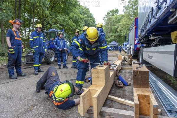 Preparation work for the construction of a facade support, a building in danger of collapsing, with