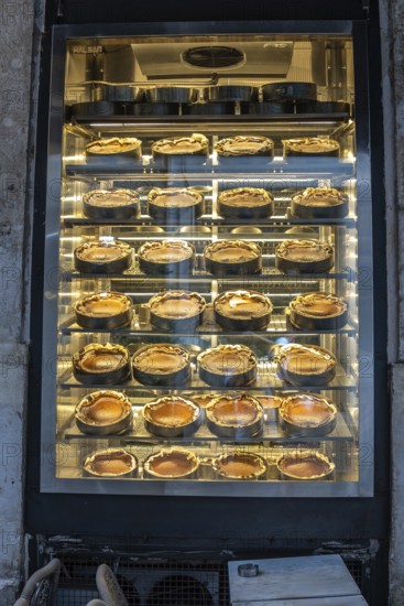Rows of traditional turkish cheesecakes, called san sebastian cheesecakes, are displayed in a