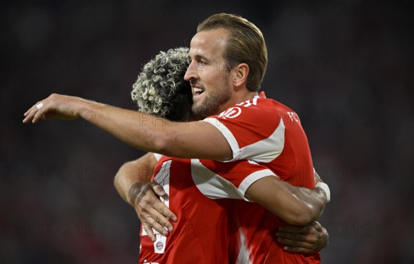 Goal celebration Harry Kane FC Bayern Munich FCB (09) Luis Diaz FC Bayern Munich FCB (14) Action on