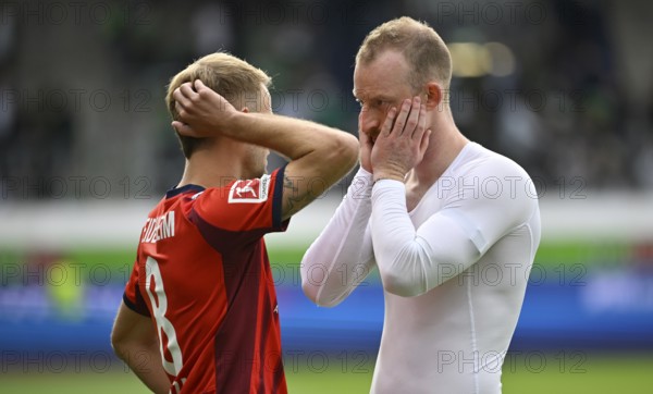 After the match Leo Scienza 1. FC Heidenheim 1846 FCH (08) in discussion with Maximilian Arnold VfL