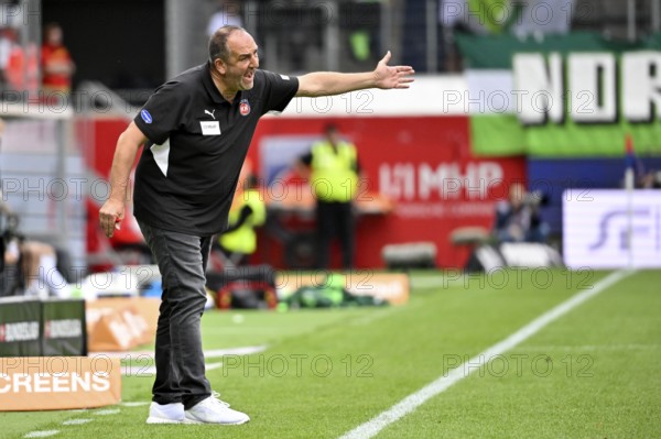 Coach Frank Schmidt 1. FC Heidenheim 1846 FCH Gesture Gesture on the sidelines Voith-Arena,