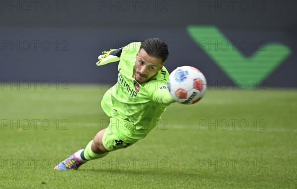 Parade Brilliant save Goalkeeper Diant Ramaj 1. FC Heidenheim 1846 FCH (41) Action Voith-Arena,