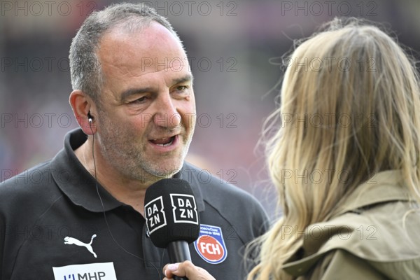 Coach Frank Schmidt 1. FC Heidenheim 1846 FCH in an interview Microphone Logo DAZN Voith-Arena,