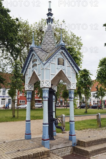 Market pump, Schwengelpumpe, pump with fountain house, architect Heinrich Rohardt, Old Town,