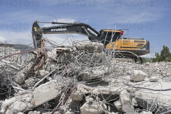 Massive damage to buildings occurred after a powerful earthquake struck Türkiye, killing tens of