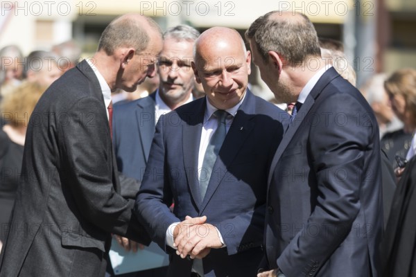 Kai Wegner (Governing Mayor of Berlin) in conversation after a wreath-laying ceremony to