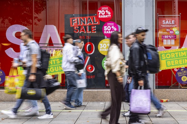 Galeria Karstadt Kaufhof with discounts and final sale. Shop of the department stores' group in