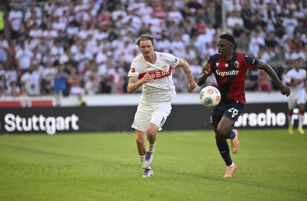 Duel, action Jhon Lucumi FC Bologna (26) against Nick Woltemade VfB Stuttgart (11) MHP Arena
