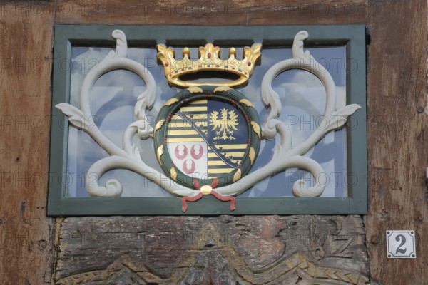 Coat of arms and golden crown at the entrance to the Eulenspiegel Museum, house number, 2, Am