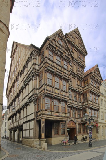 Historic Wedekind House built in 1598, half-timbered house, Renaissance, savings bank, market
