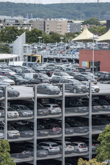 Düsseldorf Airport, multi-storey car park P5, during the summer holidays, full, North