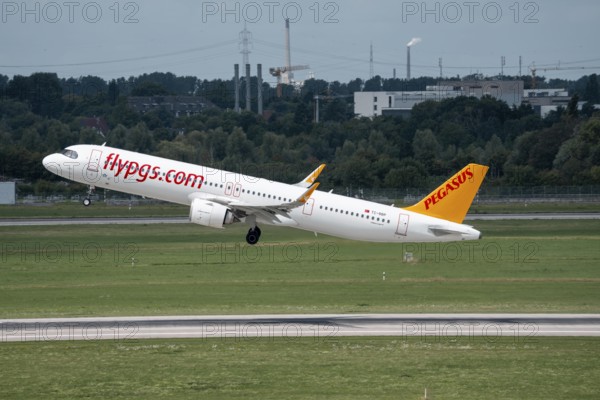 Pegasus Airline, Airbus A321neo, takes off, Düsseldorf Airport, North Rhine-Westphalia, Germany
