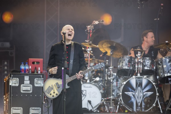Billy Corgan (singer) and Jimmy Chamberlin (drummer) from The Smashing Pumpkins live on The Aghori