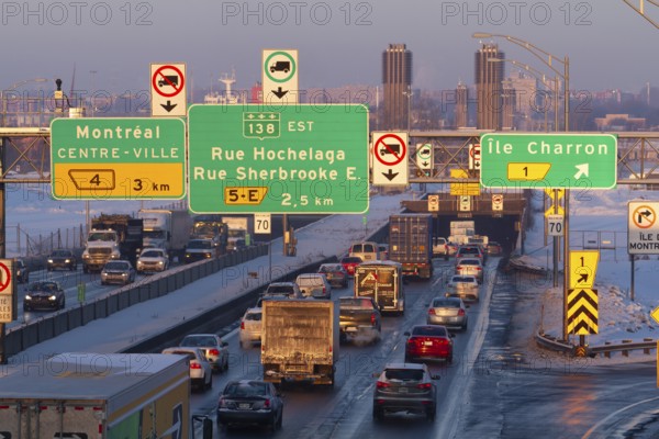 Traffic entering the city of Montreal, Traffic jam, Province of Quebec, Canada, North America