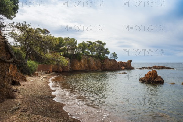 Picturesque beach and red rocks, Calanque des Anglais, Saint-Raphaël, Massif de l'Esterel, Esterel