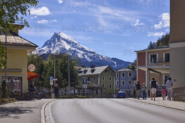 Mountain Watzmann, snow-covered mountain, general architecture, pedestrians as secondary motif,
