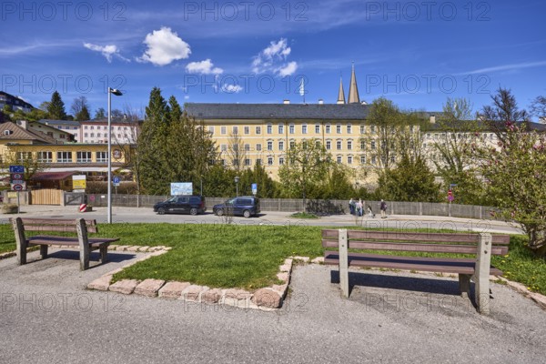 Royal Castle Berchtesgaden, general development, benches, lawn, lantern, parking lane with