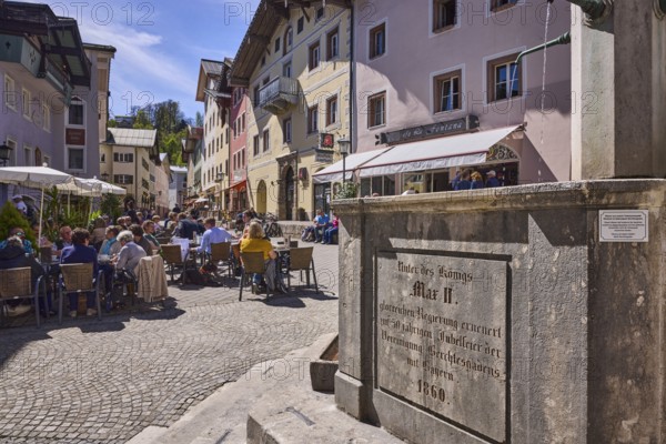 Market fountain, stone fountain, pedestrian zone, stairs, general architecture, historical