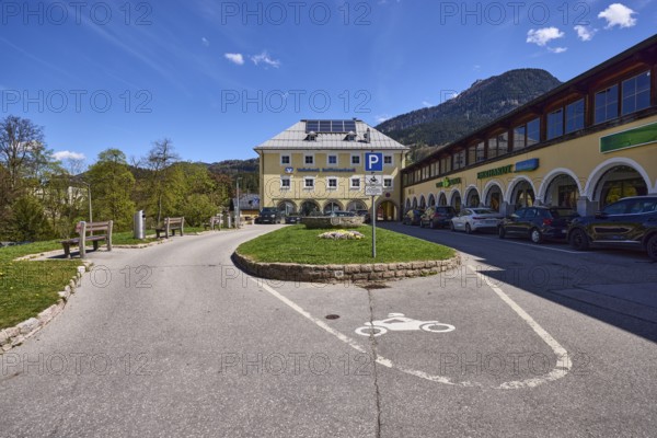 Volksbank Raiffeisenbank Oberbayern Südost eG, car park, motorbike parking, benches, commercial