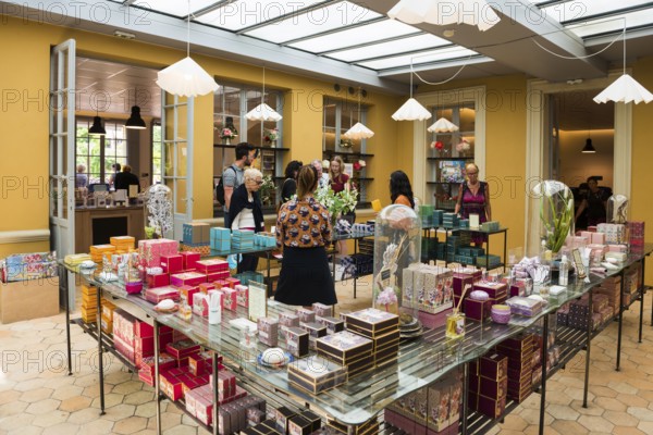 Interior view, Fragonard perfumery, perfume manufacturer, Grasse, Alpes Maritimes, Provence Alpes