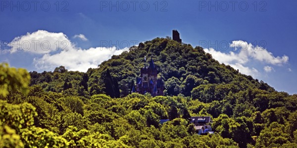 The Drachenfels mountain with Drachenburg Castle and the castle ruins, Siebengebirge, Königswinter,