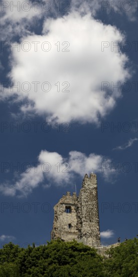 The Drachenfels mountain with the castle ruins, Siebengebirge, Königswinter, North