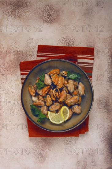 Mussels no shell, boiled, mussels, peeled, in a bowl, with lemon and parsley, Chilean mussels, top