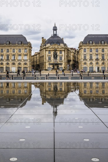 Miroir d'eau and Place de la Bourse, Bordeaux, Gironde, Nouvelle-Aquitaine, France