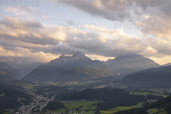 Panoramic view from the Kneifelspitze to Berchtesgaden, Watzmann, Hochkalter and Königssee at