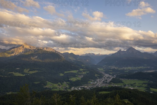 Far-reaching sunset views of the Watzmann, Berchtesgaden, Hoher Göll and Königssee from the