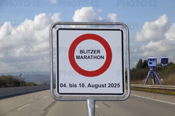 (Photomontage) Speed camera marathon Symbolic image: sign with the words BLITZERMARATHON 04 TO 10