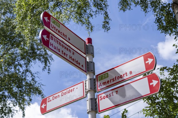Long-distance cycle route F28, so-called Doorfietsroute, through cycle route, in the province of