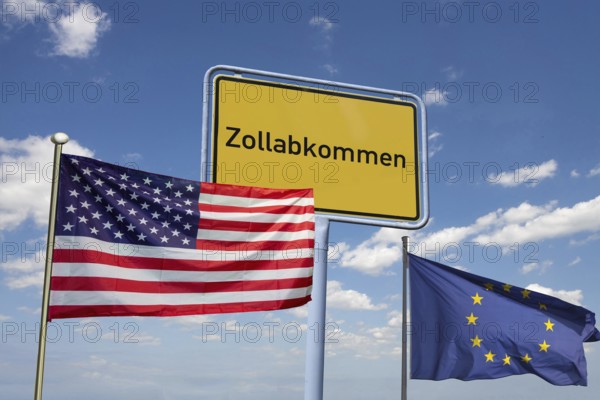 (Photomontage) Symbolic image of the customs agreement between the EU and the USA: town sign with
