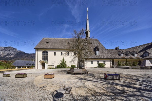 Parish church Bayerisch Gmain, church, square, cobblestones, flower pots, trees, mountain