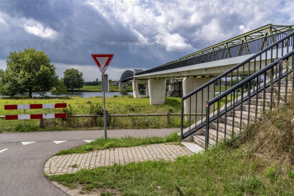 De Massover cycle path bridge, over the Meuse south of Nijmegen, near Cuijk, part of the