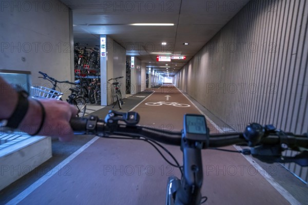 Ride your bike into and out of the bicycle car park at Utrecht Centraal station, Stationsplein,