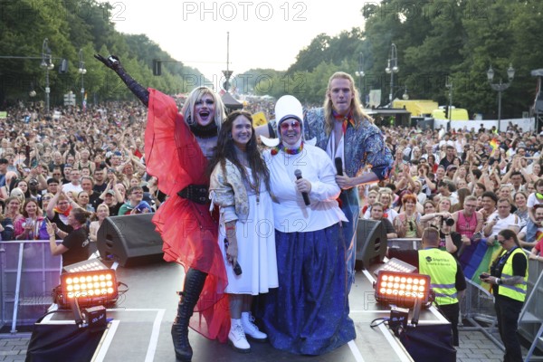 Mats Visser (Romeo), Celina dos Santos (Juliet), Steffi Irmen (Nurse) and Marcella Rockefeller,