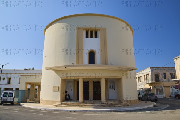 Cinema, Round, modern building with columns and light-coloured paint in an urban environment,