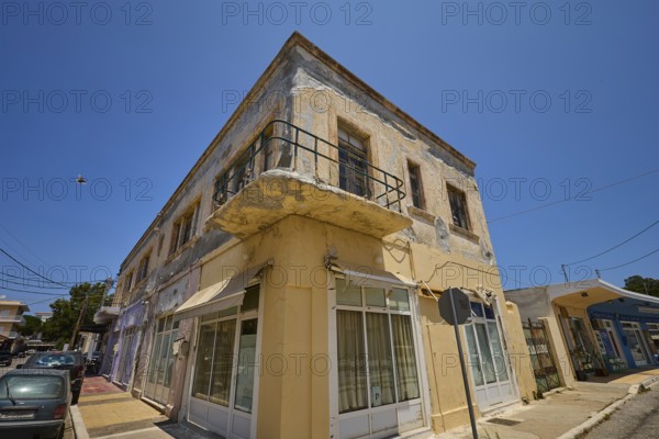 Persiana, Old building with worn façade and small balcony on a street corner, Armando Bernabiti,