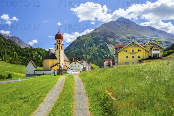 Village centre with parish church and Talleitspitze 3406m, Vent im Ventertal, side valley of the