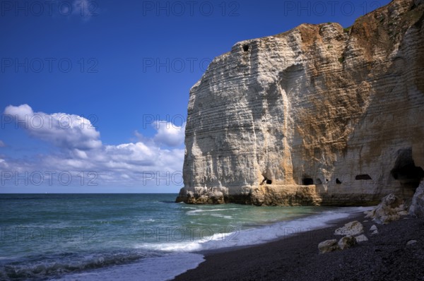 View of the Eye of the Panda, L'oeil du Panda, rock window, cave, in the rock arch Falaise