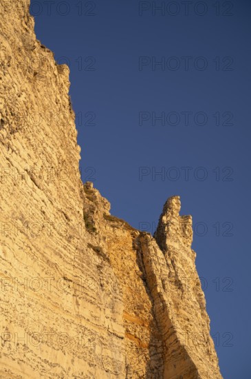 Étretat, sea, steep coast, cliffs, chalk cliffs, alabaster coast, La Côte d'Albâtre, evening mood,