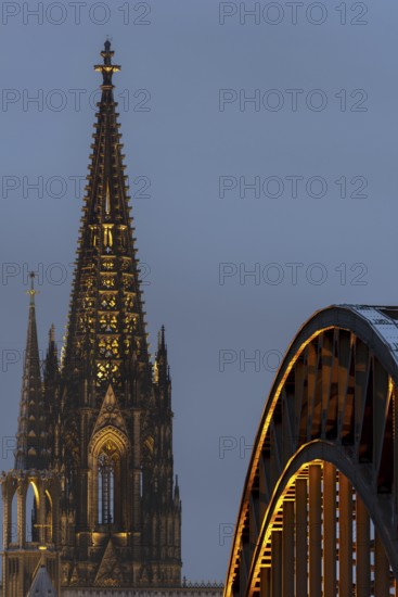 LED lights, evening mood at Cologne Cathedral, Hohenzollern Bridge, Cologne, North