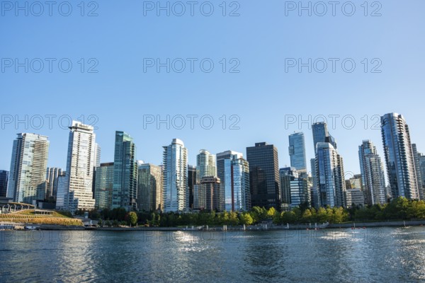 Skyline, skyscrapers on the promenade, Coal Harbour, Vancouver, British Columbia, Canada
