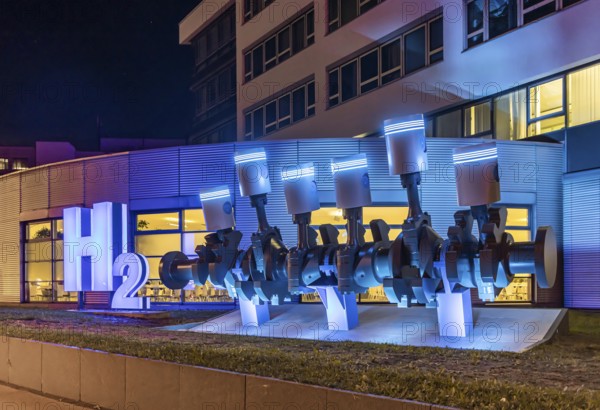 Automotive supplier Mahle. The piston shaft in front of the head office was supplemented by an H2