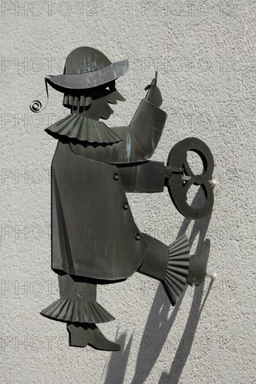 Figure Kasperl by Max and Moritz, sculpture, puppet, pretzel, holding, climbing, shadow, up,