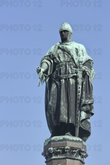Market fountain with statue of Otto the Rich with sword, Margrave of Meissen, monument, Grünspan,